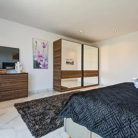 Villa Stunning With Jacuzzi & Beautiful Views By 360 Estates