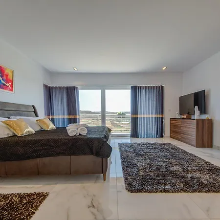 Villa Stunning With Jacuzzi & Beautiful Views By 360 Estates *