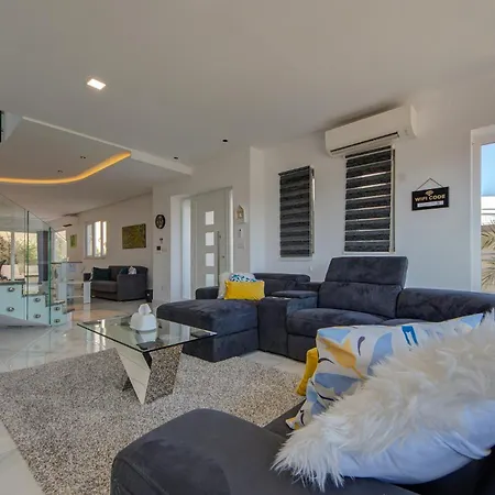 Stunning With Jacuzzi & Beautiful Views By 360 Estates Villa Mellieha