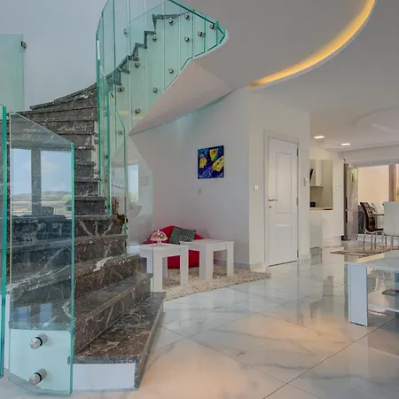 Stunning With Jacuzzi & Beautiful Views By 360 Estates
